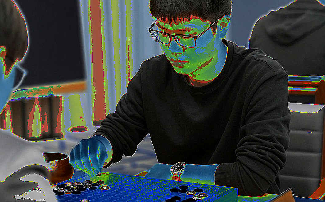 FIDE अध्यक्ष तैमूर तुर्लोव नहीं हैं — और उस ख़बर की बॉडी में FRITZ 20 बिक रहा था