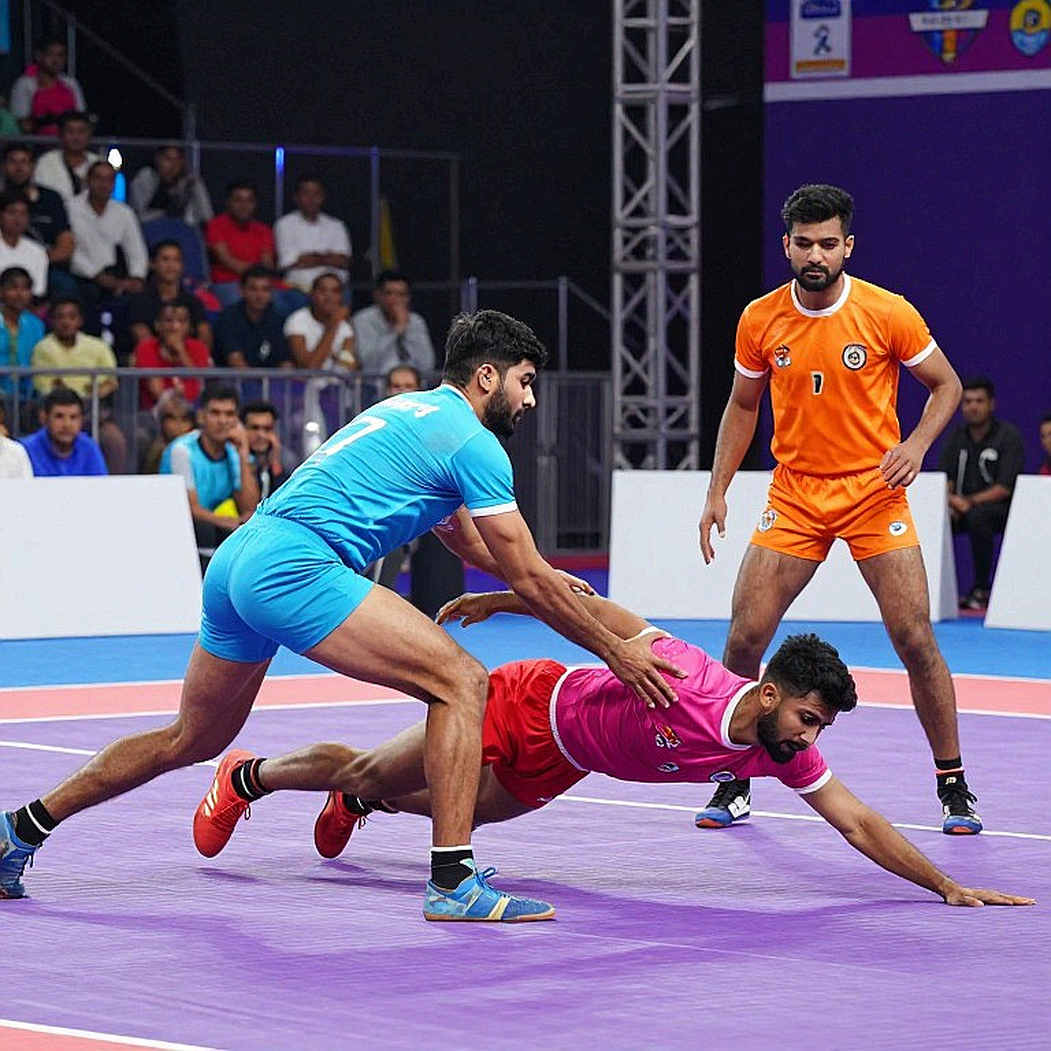 कॉमनवेल्थ कबड्डी चैंपियनशिप 2026: मैट बिछ गया, स्कोरबोर्ड जल उठा, कैमरा किसका — यह अभी तय नहीं